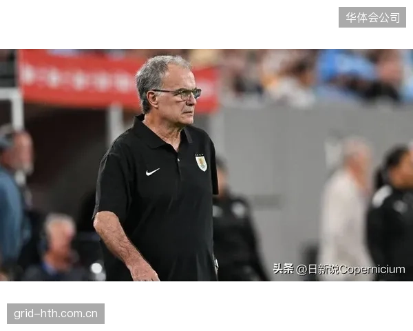 乌拉圭在大赛首战中展现出极强的防守纪律性,稳固开局成球队传统优势。 乌拉圭在大赛首战中展现出极强的防守纪律性,稳固开局成球队传统优势。